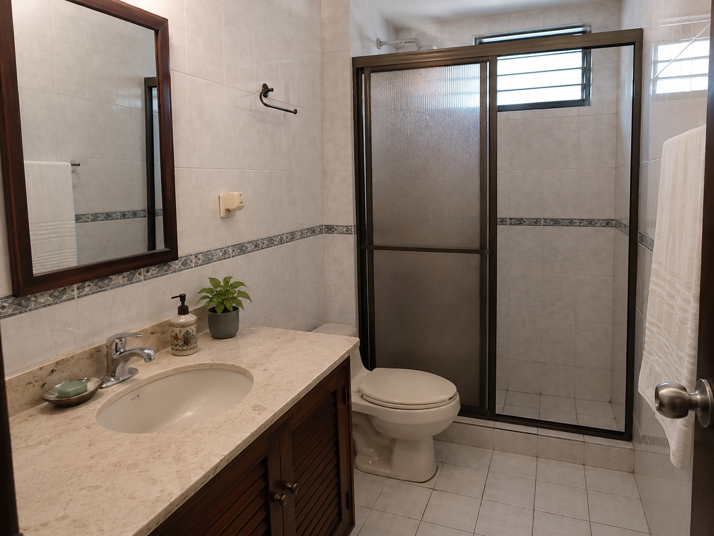 Antes - Baño con Paneles UV